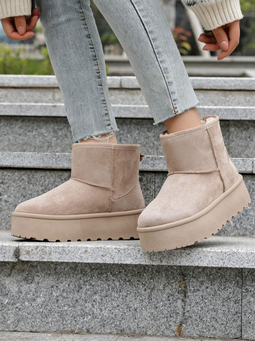 Jovana - Stövlar i mockaimitation med platåsula